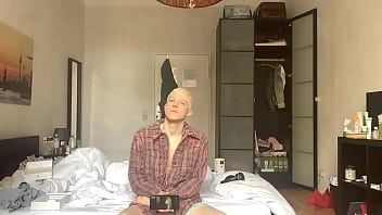 Riproduci Sissy ha sempre fame di cazzo crudo