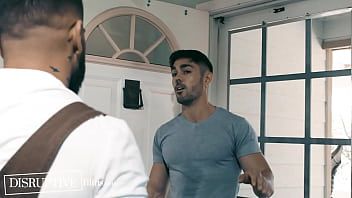 play Proprietar pervertit de pensiune și mic dejun se furișează și îl ia pe jocul eșuat - nico coopa, brock banks