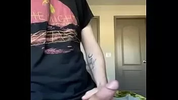 Riproduci Fantastico ragazzo gay dall'Australia si masturba per attirare coloro che vogliono succhiargli il cazzo (parte 1)