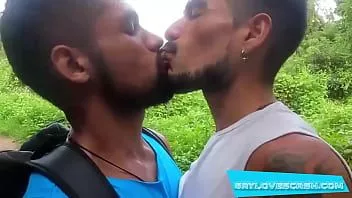 play Gaylovescash.com - অপ্রীতিকর ল্যাটিন হাঙ্কস বেঞ্জামিন এবং ড্যামিয়ান নগ্ন এবং দুষ্টু হওয়ার জন্য সৈকতের কাছে একটি নির্জন জায়গা খুঁজে পায়।