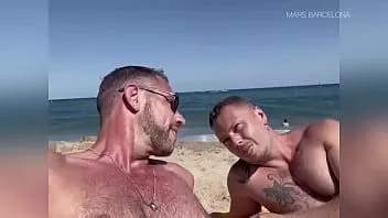 play Arraparsi in spiaggia con simon e dopo un fantastico creampie