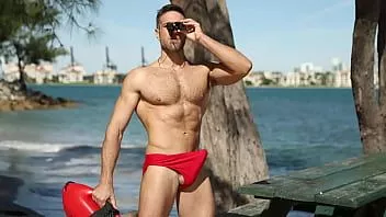 play Gaywire - baewatch z Alexem Mecumem i Grantem Ryanem