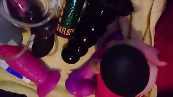 play Sissy in red and black playing with herself