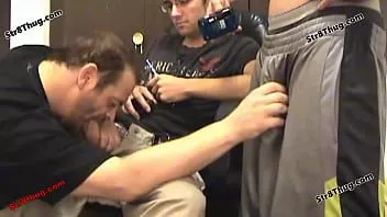 Riproduci Domination malvagio ragazzo del college contorto rosso porta il suo caldo amico etero sarge a usare il suo schiavo maiale gay per divertimento e ha un grosso cazzo addominale e un boccone di nocciola per l'omosessuale