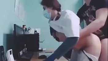 Reproduzir Médico sexo com seu paciente em sua clínica