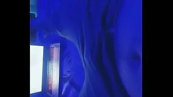 Riproduci Mi masturbo per te in bagno pt 1