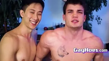 play Jock asiatique sexy barebacks son ami mignon - tyler wu, kurt adam