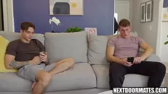 تشغيل أفضل الأصدقاء يحولون زملاء السكن إلى أصدقاء للمثليين