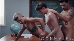 Riproduci Trio gay con sborrata e grosso cazzo