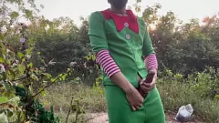 चलाएँ एशियाई ट्विंक क्रिसमस पर अपने बड़े मुर्गा को बाहर निकालता है