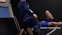 Redare Beneding Over for the Coach: Wild Gay Wrestling Team se întâlnește