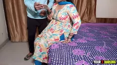 Abspielen Big-Cocked Londe gibt MILF Indian Bhabhi einen richtigen Fick in Hundestil
