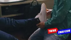 播放 年轻的twinks交换继父并分享他们的鸡巴