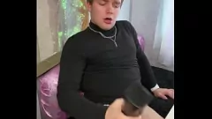 تشغيل مشاهدة Step Daddy وهو يعود إلى المنزل بعد العمل يؤدي إلى ممارسة الجنس الشديد والقذف في ثقوب المراهقين